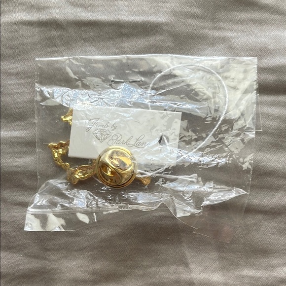 Charming Gold Clown Pendant - Picture 2 of 2